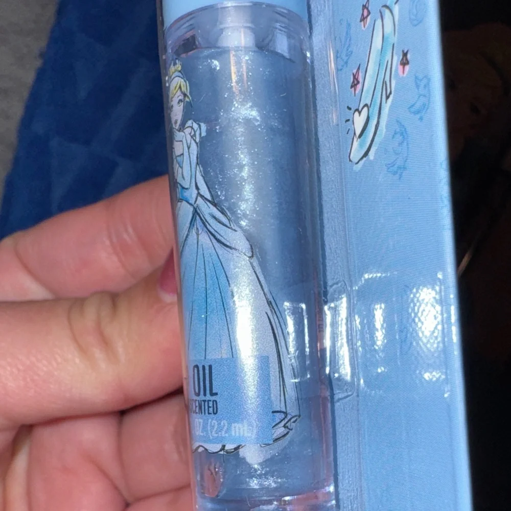 Disney- NWT Cinderella Cosmetic Set with Blue Bag